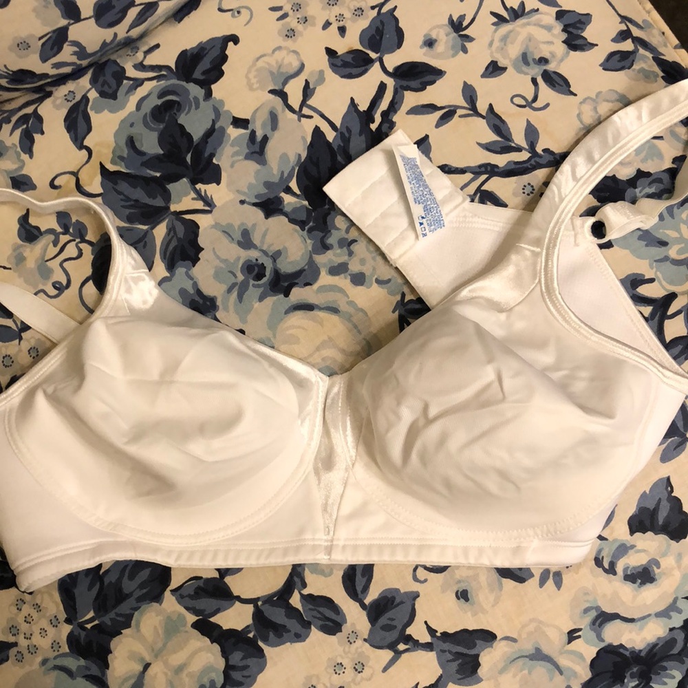 Playtex 18 hour Bra. Never worn